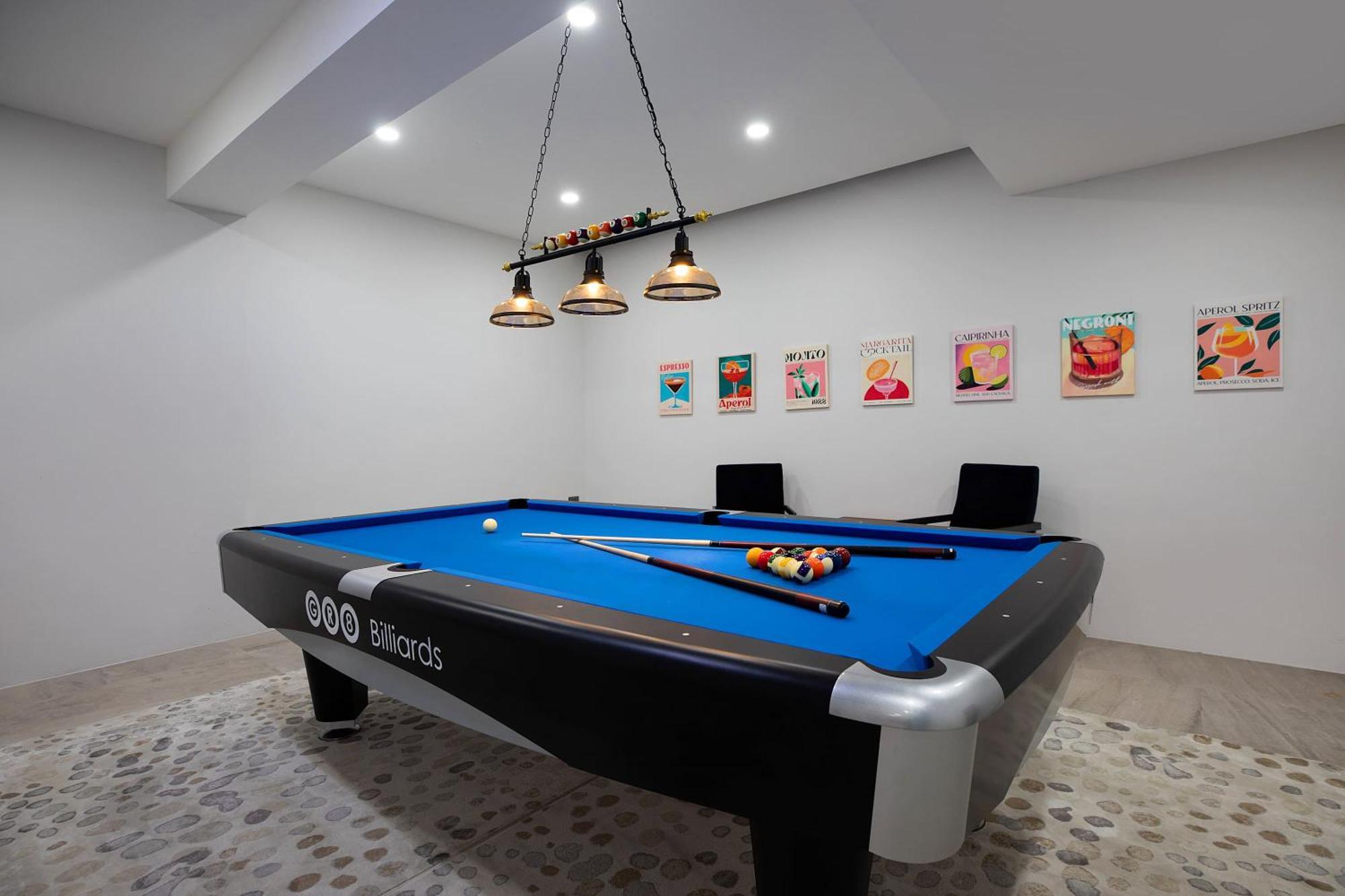 Ultra-modern Tropical Pool